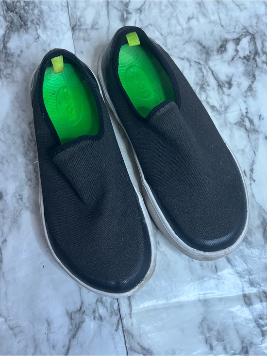 OOFOS Shoes - OOFOS Black Slip-On Sneakers Green Insole size 7 women’s